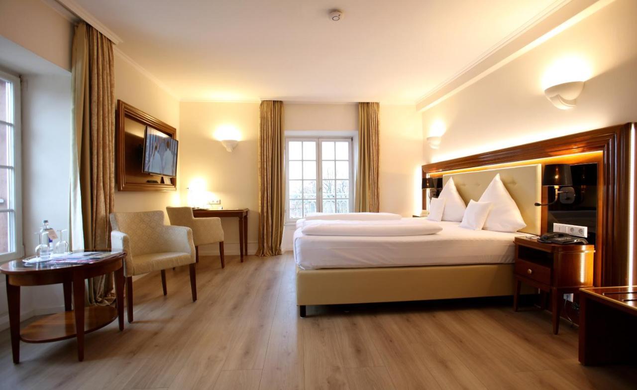 Hotel Schloss Edesheim Exterior photo