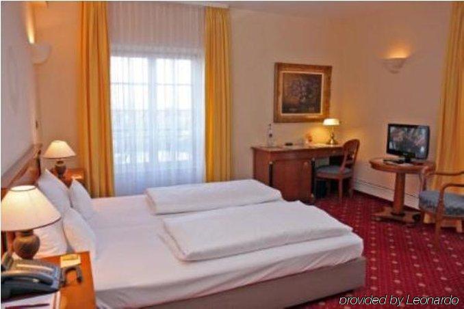 Hotel Schloss Edesheim Room photo