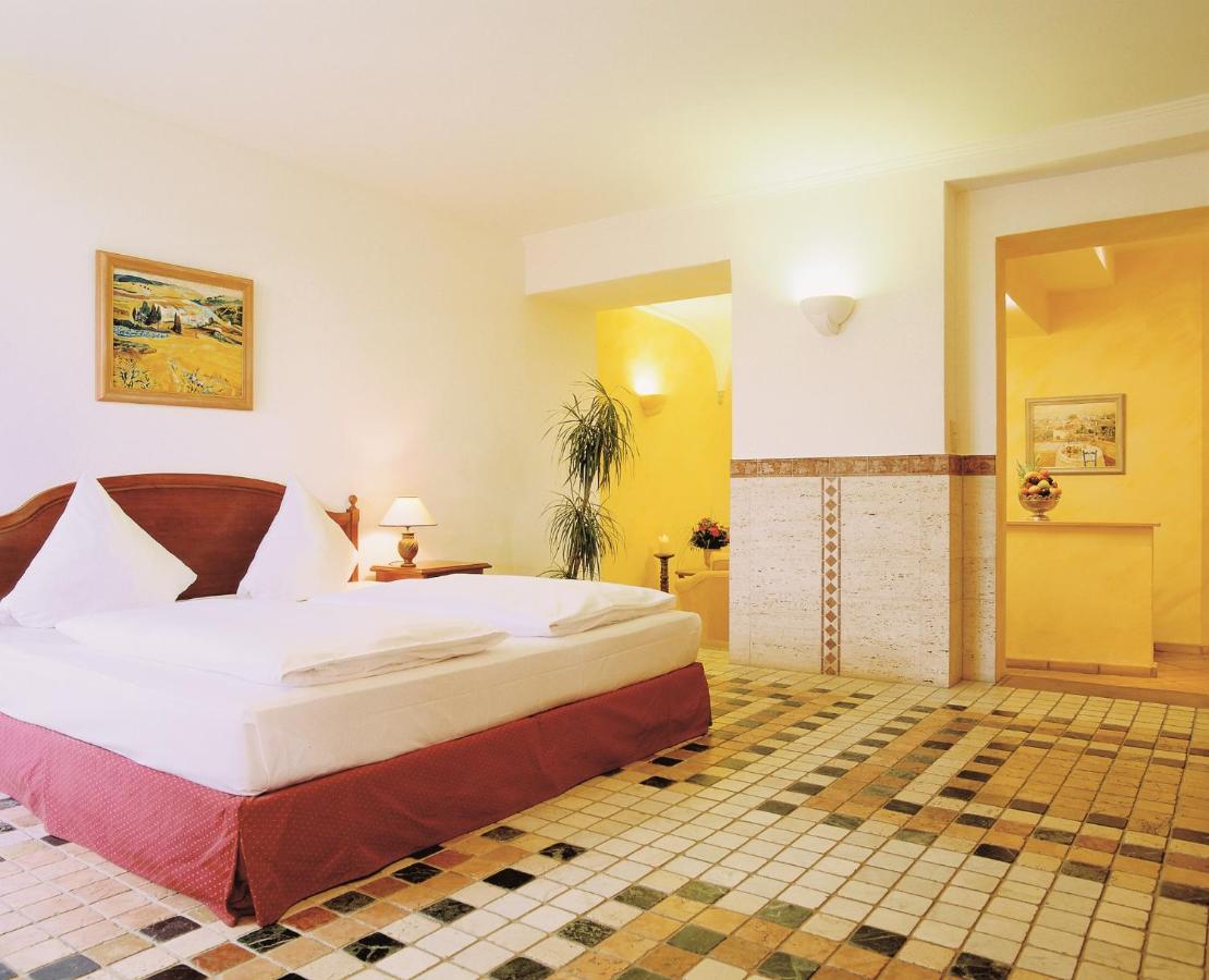 Hotel Schloss Edesheim Room photo